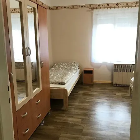 ゲストハウス Norbi Apartman